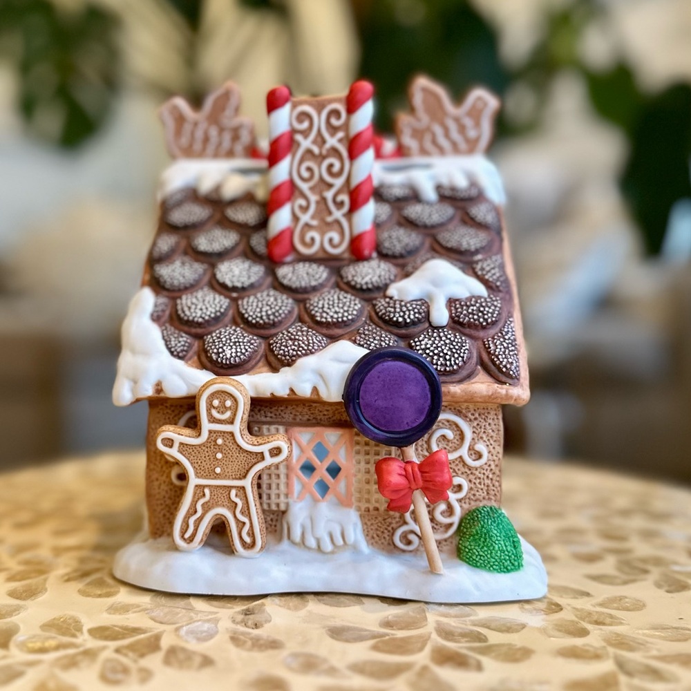 NWT Ceramic Gingerbread Christmas Holiday Tealight House - Picture 7 of 13